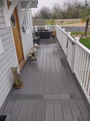 Front Decking to entrance- click for photo gallery
